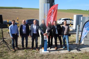 Der neue Mobilfunkturm soll die Versorgung im Bereich Niederhofen und Ehingen verbessern.