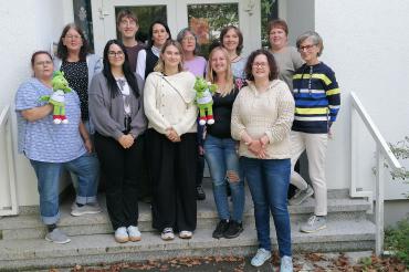 Das ErzieherInnen-Team des Kath. Kindergartens Christi Himmelfahrt wurde von AOK-Gesundheitsfachkraft Cornelia Zink über Inhalte und Methoden des AOK-Kita-Programms JolinchenKids informiert.