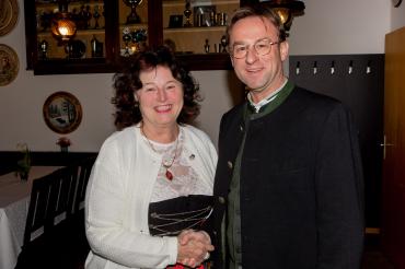 Im Rahmen der Feierlichkeiten zum 50. Geburtstag sagte Erna Dirschinger MdL Wolfgang Fackler zu, ein Benefizkonzert für soziale Einrichtungen im Landkreis zu organisieren und durchzuführen. 