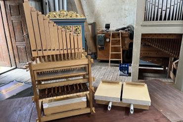 Der Förderverein orgelbaumuseum STEINMEYER e.V. lädt an diesem Tag um 12.00 Uhr und 13.30 Uhr zu Führungen durch das in Aufbau befindliche Orgelbaumuseum in Oettingen ein. 