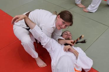 Die Abteilung Ju-Jutsu von der SpVgg Deiningen veranstaltet einen Schnupperkurs für alle, die Interesse haben, einen Einblick in die Vielfältigkeit der Sportart Ju-Jutsu zu bekommen.