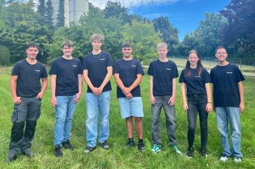 OeTTINGER GETRÄNKE begrüßt sieben neue Azubis in Oettingen. Von links: Toni Meyer (Brauer & Mälzer), Nico Eul (Fachkraft für Lebensmitteltechnik), Finn Helldörfer (Fachinformatiker), Tim Wach (Brauer & Mälzer), Simon Kienle (Industriekaufmann), Janina Jäckle (Berufskraftfahrerin) und Simon Krauß (Kaufmann für Spedition und Logistikdienstleistungen)