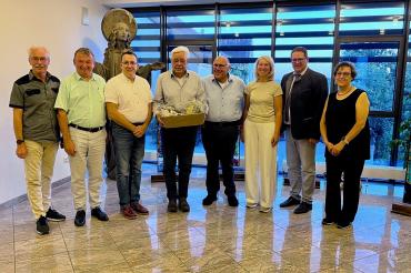 v.l.n.r.: Georg Rödl, Albert Riedelsheimer, Branko Schäpers, Xaver Kinzler, Dekan Robert Neuner, Ariane Baumann, Michael Bosse und Heidi Meier. 