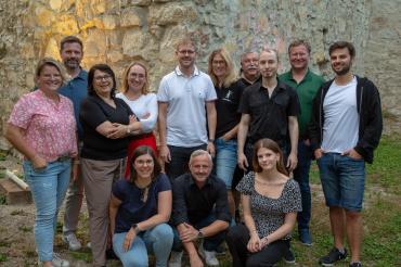 Gruppenbild der Aktiven des Kolping-Theaters in Wemding