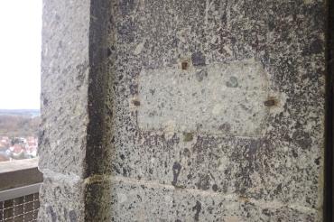 Die originale Tafel aus dem Spätmittelalter, die an einen historischen Moment der Stadtgeschichte erinnert, wurde zuletzt in den 1960er Jahren an Ort und Stelle gesehen. Seither fehlt von ihr jede Spur. Unglücklicherweise konnte bisher auch kein Foto der Tafel aufgefunden werden.