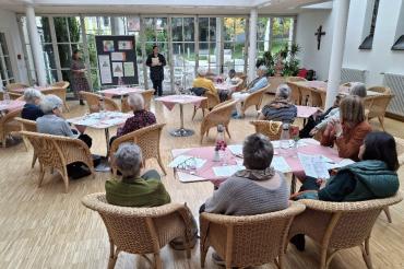 Beim gemeinsamen Mittagstisch im Tagescafé „Atrium“ genossen die Teilnehmenden nach einem interessanten Impulsvortrag zu Ernährung und Bewegung ein leckeres Menü und gute Gespräche.