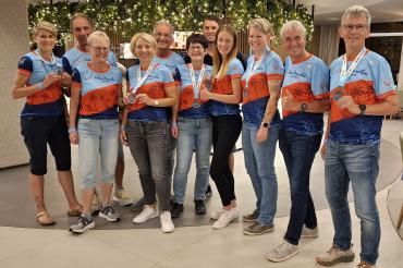 Auf dem Foto am Abend nach dem Lauf von links Sarah Langer, Georg Eberhardt, Anneliese Zinke, Brigitte Singer, Hans Sing, Andrea Grimmeisen, Steffen Brenner, Rebecca Bosch, Sonja Wurm, Hans Niederhuber und Bernhard Satzenhofer. Auf den Foto fehlt Stefan Kirchner.