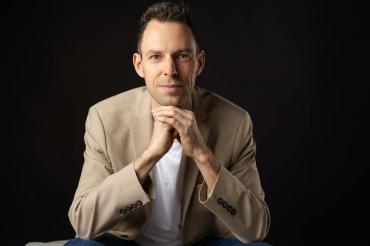 Felix Behm, Generation-Z-Experte, Keynote Speaker und Autor, gibt praxisnahe Einblicke, wie  Unternehmen junge Talente erfolgreich gewinnen und langfristig binden können