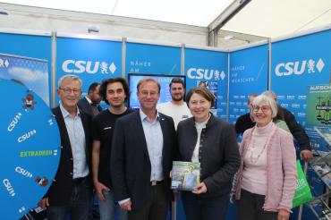 Claudia Marb (2.v.r.) tritt als Kandidatin für die CSU an.