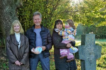 v.l.: Jutta Katzl, Martin Oberman, Andrea Blaschek, mit Leni Blaschek