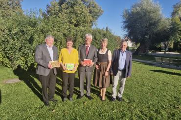 Das Bild zeigt (von links) Alfred Mayer, Margit Both, Josef Nuber, Bürgermeisterin Petra Riedelsheimer und Vorsitzenden Günther Pfefferer.
