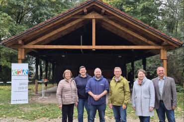 Auf dem Bild von links nach rechts: Gabriele Fograscher, Stefanie Ries, Marcus Kalusche (Vorsitzender KJR), Landrat Stefan Rößle, stellv. Landrätin Claudia Marb, Bgm. Marcus Späth