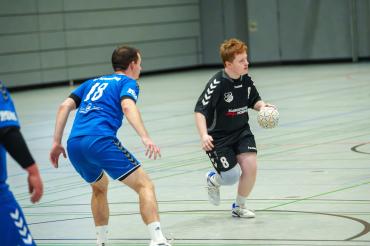 Leon Krupka (am Ball) steht auch am kommenden Samstag wieder mit der zweiten Mannschaft der Handballer auf der Platte.