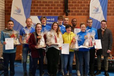 Das Bild zeigt die Sieger der Serie aus dem Jahr 2024.