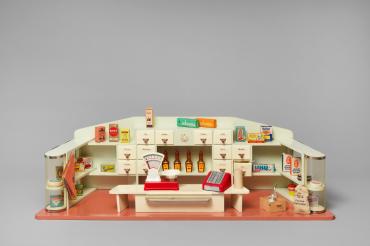 Spielzeug-Kaufladen mit Schaufenstern