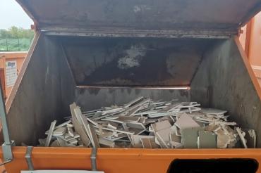 Container am RH-Gundelfingen – Gipshaltige-Baustoffe und Flachglas