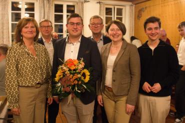 Auf dem Bild zu sehen (von links): Angelika Kefer, Vorsitzende der Frauen-Union Rain, Landrat Stefan Rößle, Bürgermeisterkandidat der CSU Rain Manuel Paula, Bezirksrat Peter Schiele, Ortsvorsitzende und stellvertretende Landrätin Claudia Marb und Moritz Tiefenbacher, Vorsitzender JU Rain. 