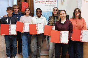 Die Preisträgerinnen und Preisträger des THG Nördlingen bei der Preisverleihung im Bayerischen Landtag