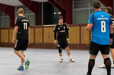 Tobias Helbing (Nr. 9) erzielte zwei Tore bei der Niederlage der Herren II gegen die HSG Lauingen-Wittislingen II.