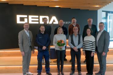 V. l. n. r.:  Reihe hinten - Jürgen Wurm, Gerhard Hartmann, Tobias Stangl, Kazimierz Wasilczyk; Reihe vorne - Stefan Schweitzer (kaufmännischer Leiter), Marcin Marek Janik, Christine Martin, Josef Rieblinger, Sigrid Sailer (Geschäftsführung), Johann Sailer (geschäftsführender Gesellschafter) 