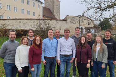 Die UWG-Liste für die Gemeinderatswahl 2026 von links nach rechts: Jürgen Schwertberger, Barbara Schneider, Johannes Schneider, Daniela Ferner, Daniel Probst, Volker Bobinger, Roland Naß, Markus Graf, Tabea Maier, Christian Lindig, Nadja Hönle, Florian Lautenschlager