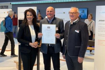 V.l.n.r.: Staatsministerin Michaela Kanniber, Gunter Ziegelmeier, Präsident Landesinnungsverband Bayern Bernhard Daxenberger