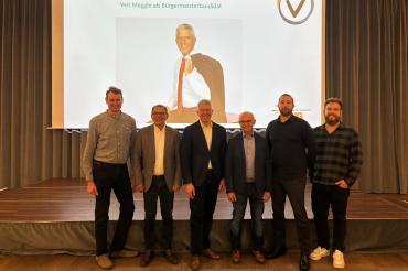 Die Vorstandschaft der PWG Mertingen freut sich mit Bürgermeisterkandidat Veit Meggle über seine Nominierung. V.l.n.r.: Paul Sailer, Kurt Niebler, Veit Meggle, Dr. Wolfgang Schroll, Johannes Bschorer, Markus Fackler.