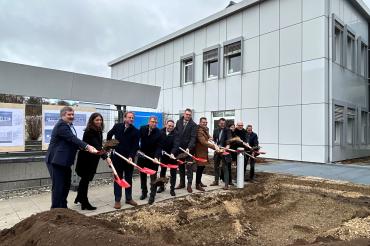 Am 17. November erfolgte der symbolische Spatenstich für den Um- und Erweiterungsbau für den OP-Bereich und die Intensivstation am Donauwörther Klinikum. 