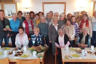 Foto der Spendenübergabe. 