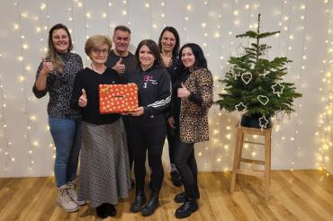 Freuen sich über die gelungene Spendenaktion Tamara Kugler (Organisatorin), Ursula Kneißl-Eder (Frauenhaus Nordschwaben), Robert Reile (1. Vorstand BCB), Tina Münsinger (2. Vorstand BCB), Marina Jung (Übungsleiterin), Diana Ellinger (Organisatorin)
