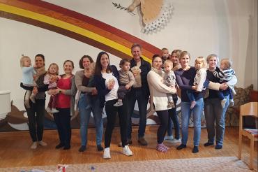 Spendenübergabe krabbelgruppe