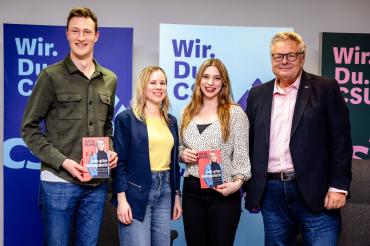 Die Teilnehmer des Podiums von links nach rechts: Marco Pulci, Julia Ruhs, Samantha Simbeck und Alex Dorow, MdL.