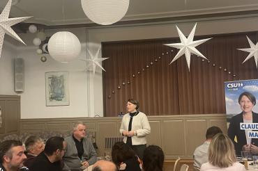 Bei einer Wahlversammlung im Gasthaus „Sonne“ in Fünfstetten begrüßte der CSU-Ortsvorsitzende Michael Hofer zahlreiche Besucherinnen und Besucher.