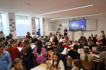 DAs Bild zeigt die Schüler*innen am Römischen Nachmittag.