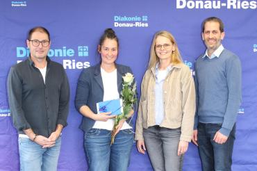 Sarah Miesbauer (zweite von links) wurde vom Landesamt für Pflege ausgezeichnet.