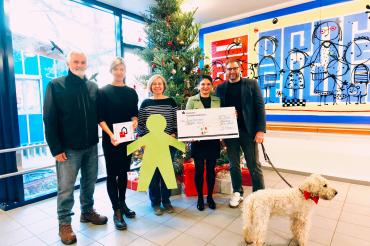 Übergabe des Spendengeldes an die Augsburger Hilfsorganisation „Der Bunte Kreis“.