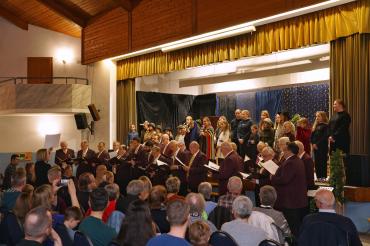 Zum zweiten Mal veranstaltete der MGV Liederkranz ein Weihnachtssingen im Kronensaal.