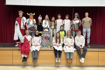 Die Schüler des P-Seminars „Römertag“ organisierten einen spannenden Ausflug in die Antike für Viert- und Fünftklässler. 