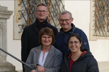 Auf dem Foto sind zu sehen (von links): Günter Simon, 1. Vorsitzender, Petra Wagner, Schriftführerin, Helmuth Wiedenmann, Schatzmeister, Funda Wittich-Sörgel, 2. Vorsitzende.