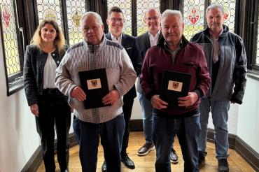 Werner Hänlein und Friedrich Greiner werdV.l.n.r.: Michaela Eisele (Leiterin Personalwesen und Hauptamtsleiterin), Friedrich Greiner, Oberbürgermeister David Wittner, Stadtkämmerer Bernhard Kugler, Werner Hänlein, Manfred Kopf (Leiter städtischer Baubetriebshof).en von der Stadt Nördlingen verabschiedet.