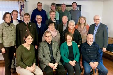 Vordere Reihe (v.l.n.r.): Birgit Kellner, Gerhard Oswald, Petra Wagner, Martin Frankenreiter Mittlere Reihe (v.l.n.r.): Karin Bergdolt, Paul Buß, Wolfram Vaitl, Dr. Günther Kunzmann, Antonie Thum, Dr. Reinhard Bader, Herwig Kienberger, Petra Huggenberger, Stefanie Denteler, Helmut Guckert Hintere Reihe (v.l.n.r.): Josef Deubler, Conny Spielberger, Jürgen Friedl, Andreas Fischer