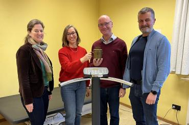 (v.l.n.r.): Katharina Seeburg (Pfarrerin in Großsorheim), Elke Prügel (Leitung LoGo Projektchor), Erwin Seiler (Vorstand Förderverein), Timm Albert (Fachbereichsleitung)