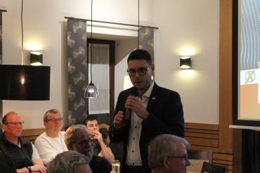 Michael Dinkelmeier spricht in Harburg über seine Ziele.