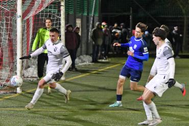 Eric Adam vor dem gegnerischen Tor.