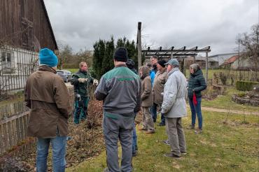 Die Teilnehmenden hörten gespannt Charly Rembold zu.