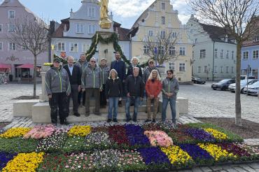 Über 1.000 Frühlingsblumen für Wemdings historische Innenstadt
