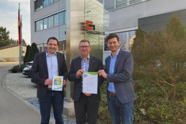 Von links: Moritz Ückert, COO Grenzebach Gruppe, Stefan Rössle, Landrat Donau-Ries, Daniel Kornreiter, Manager Sustainability & Quality Grenzebach Gruppe 