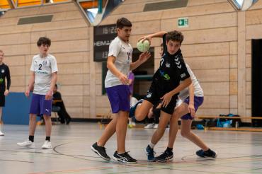 Die männliche C-Jugend (mit Jonas Naumann am Ball) zeigte in den vergangenen Wochen großartige Leistungen und muss zum Saisonabschluss noch einmal auswärts ran.