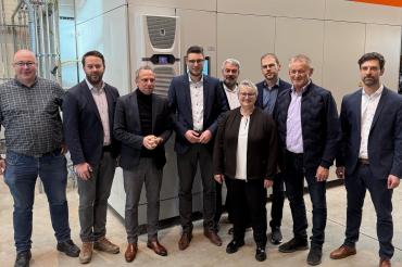 Umweltminister Thorsten Glauber und Landratskandidat im Austausch mit der Geschäftsführung, Herr Thomas Metzger, direkt im Unternehmen. Zu den Herausforderungen in der Wirtschaft und der weiteren Standortentwicklung der Firma in Monheim.