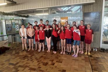 Die Schwimmer des 1. SV Nördlingen bei der Bezirksmeisterschaft in Augsburg